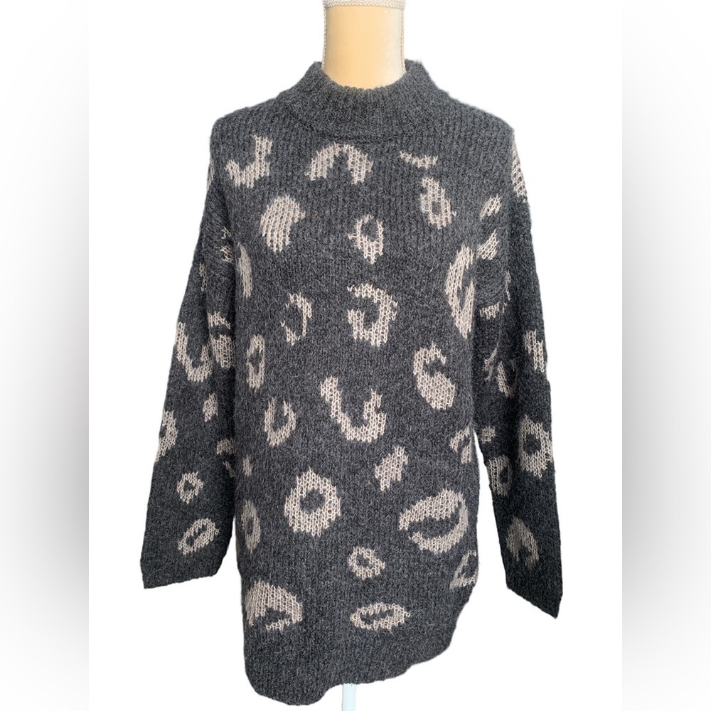 Universal Thread Gray Leopard Print Wool Sweater